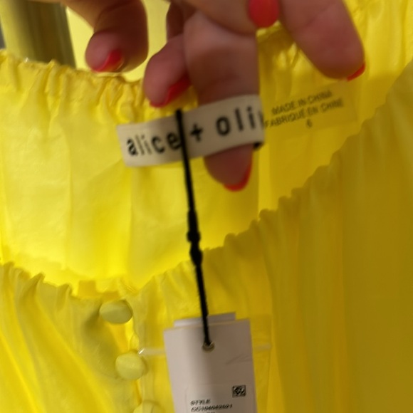 NWT Alice and Olivia brand, Kiara puff sleeve size 6/neon key-lime color dress - Picture 8 of 11